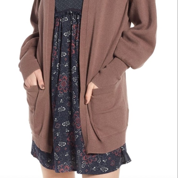 Hinge Balloon Sleeve Cardigan - Picture 2 of 6